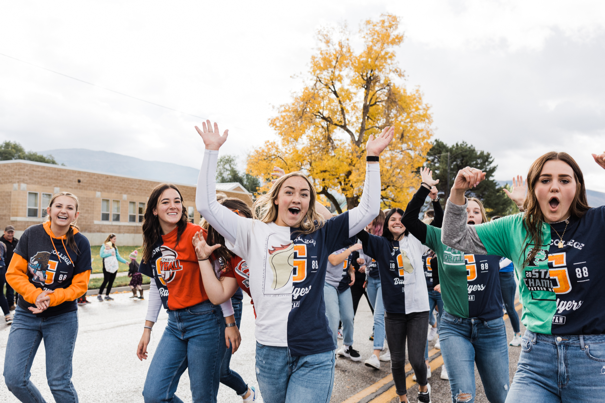 Snow College Students waving