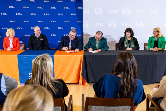 Snow Provost Austin and UVU Provost Vaught Sign Agreement